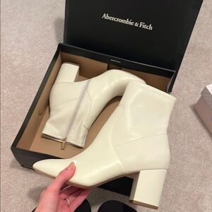 Abercrombie & Fitch Women's Cream Ankle Boots